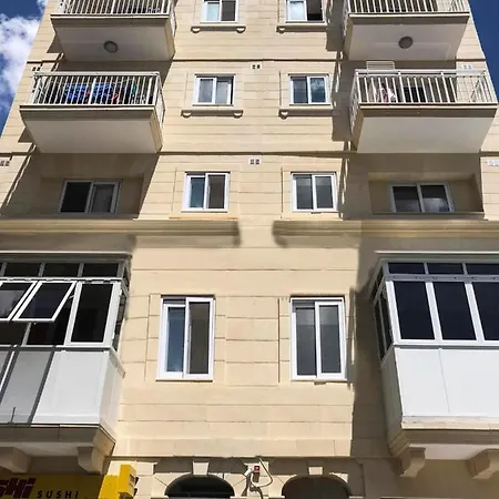 Quarto em Acomodações Particulares F8 2, Private Two Single Beds Shared Bathroom In Shared Flat