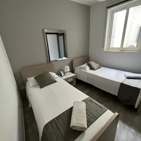 F8 2, Private Two Single Beds Shared Bathroom In Shared Flat Msida