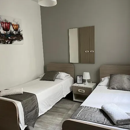 F8 2, Private Two Single Beds Shared Bathroom In Shared Flat Quarto em Acomodações Particulares Msida