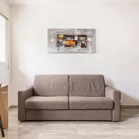 Séjour chez l'habitant F8 2, Private Two Single Beds Shared Bathroom In Shared Flat