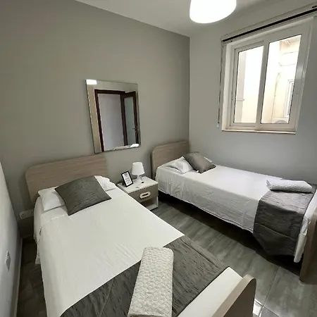 F8 2, Private Two Single Beds Shared Bathroom In Shared Flat Privat bolig