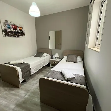 Quarto em Acomodações Particulares F8 2, Private Two Single Beds Shared Bathroom In Shared Flat Msida