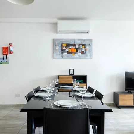 Séjour chez l'habitant F8 2, Private Two Single Beds Shared Bathroom In Shared Flat