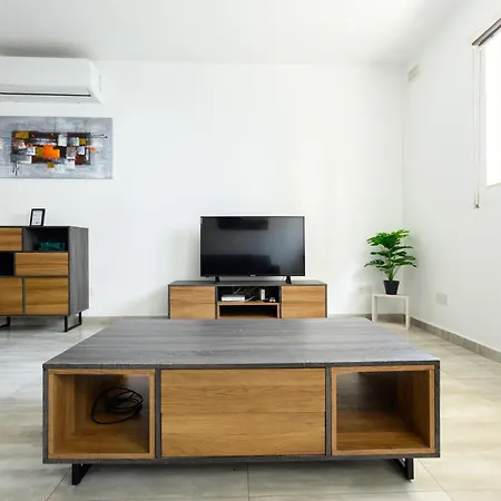 Séjour chez l'habitant F8 2, Private Two Single Beds Shared Bathroom In Shared Flat