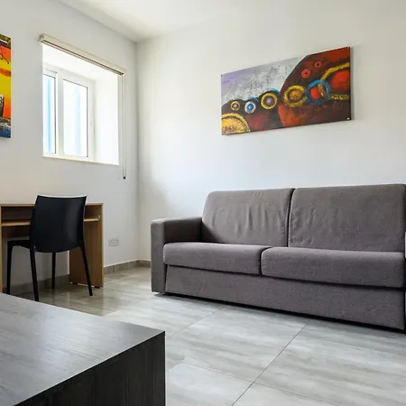 Séjour chez l'habitant F8 2, Private Two Single Beds Shared Bathroom In Shared Flat
