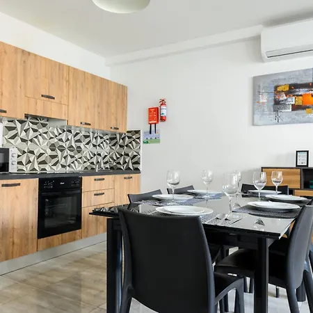 Séjour chez l'habitant F8 2, Private Two Single Beds Shared Bathroom In Shared Flat
