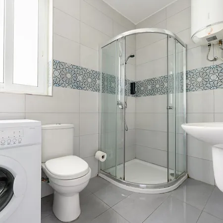 F8 2, Private Two Single Beds Shared Bathroom In Shared Flat Msida