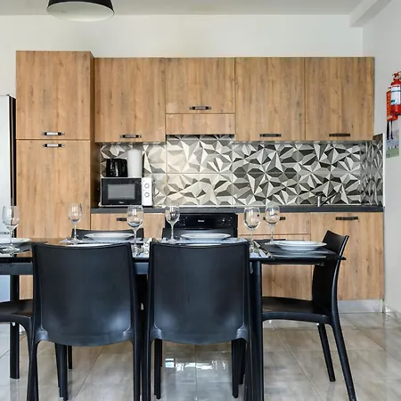 Séjour chez l'habitant F8 2, Private Two Single Beds Shared Bathroom In Shared Flat Msida